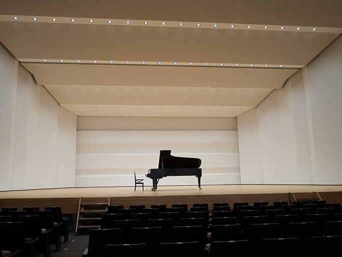 10列22番からの舞台