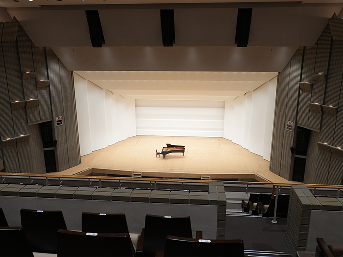 2階席 8列32番からの舞台