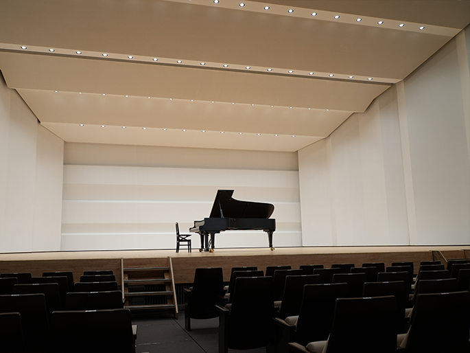 8列20番からの舞台