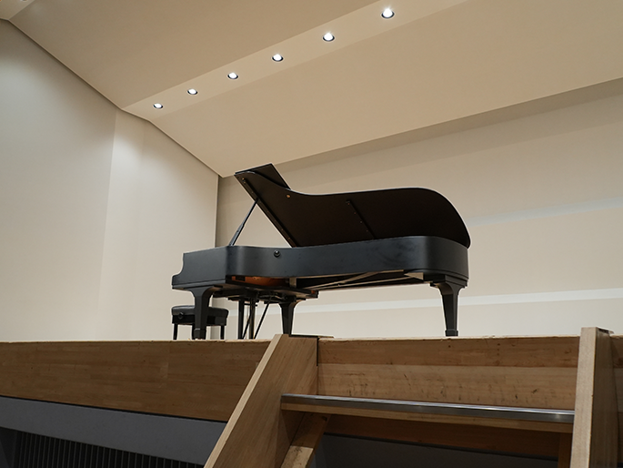 1列20番からの舞台