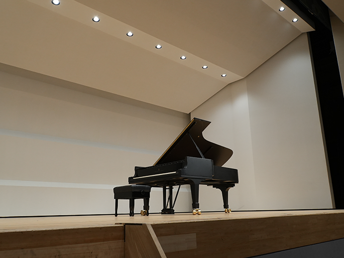 1列8番からの舞台