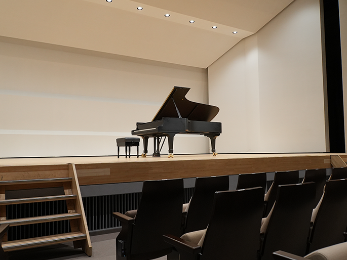 4列8番からの舞台