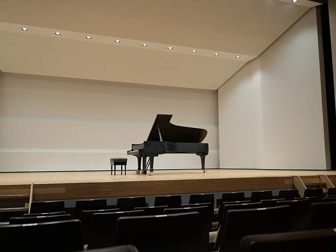 6列9番からの舞台